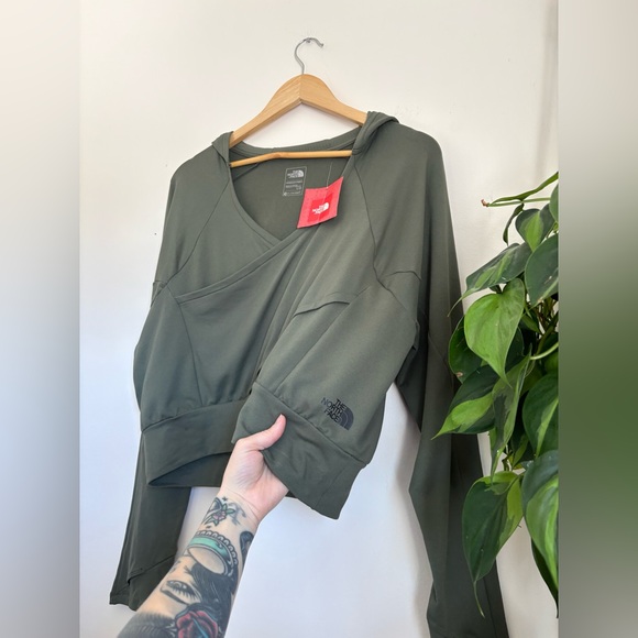 North Face Motivation Wrap Hoodie in Olive - Picture 3 of 8